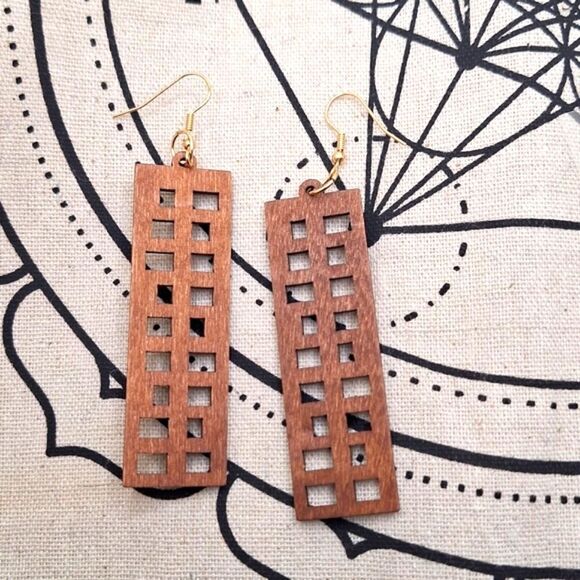 Brown wood earrings rectangular hollowed out drop carved skyscraper earrings - Picture 3 of 5